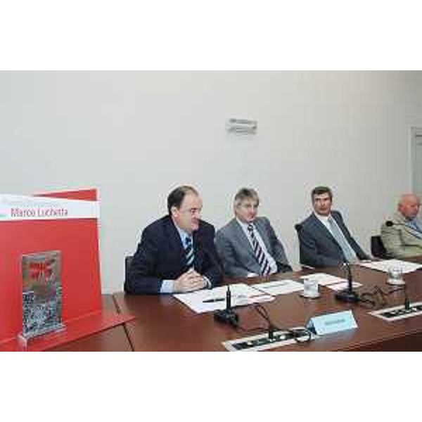 Roberto Molinaro (Assessore regionale Cultura), Renzo Tondo (Presidente Friuli Venezia Giulia) ed Enzo Angiolini (Presidente Fondazione Luchetta-Ota-D'Angelo-Hrovatin) alla conferenza stampa di presentazione del Premio giornalistico Marco Luchetta nella sede della Regione a Trieste. (Trieste 04/07/08) 