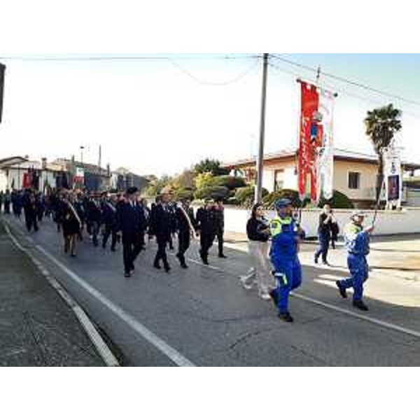 La sfilata per le vie di Flambro - La sfilata per le vie di Flambro