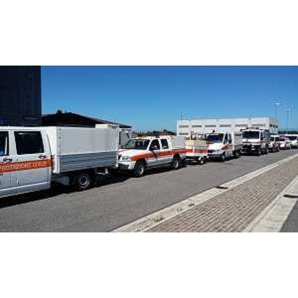 Mezzi della Protezione civile regionale nella sede operativa di Palmanova - Mezzi della Regione Friuli Venezia Giulia in partenza verso i centri abitati del centro Italia colpiti stanotte da un grave terremoto - Centro operativo della Protezione civile del FVG - Palmanova 24/08/2016