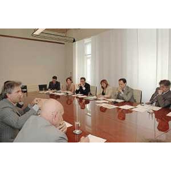 Renzo Tondo (Presidente Friuli Venezia Giulia) e Luca Ciriani (Vicepresidente e Assessore regionale Attività produttive) al Tavolo della Giornata della sburocratizzazione con i rappresentanti dell'Industria, nella sede della Regione a Trieste. (Trieste 04/07/08) 