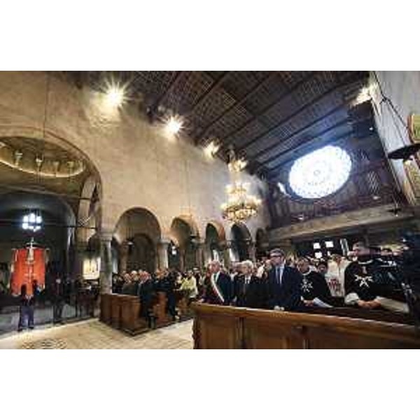 Le autorità tra cui l'assessore regionale alle Autonomie locali Pierpaolo Roberti in prima fila alla S. Messa di S. Giusto a Trieste - Le autorità tra cui l'assessore regionale alle Autonomie locali Pierpaolo Roberti in prima fila alla S. Messa di S. Giusto a Trieste