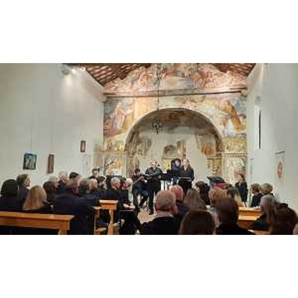 Le soliste Emanuela Mattiussi e Martina Gorasso dell'associazione Coro Le Colone di Castions di Strada - Le soliste Emanuela Mattiussi e Martina Gorasso dell'associazione Coro Le Colone di Castions di Strada