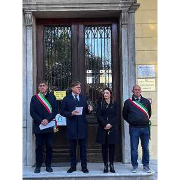 I discorsi ufficiali alla presenza del vicesindaco Ezio Simonin, l'assessore Bini, la consigliera regionale Maddalena Spagnolo - I discorsi ufficiali alla presenza del vicesindaco Ezio Simonin, l'assessore Bini, la consigliera regionale Maddalena Spagnolo 