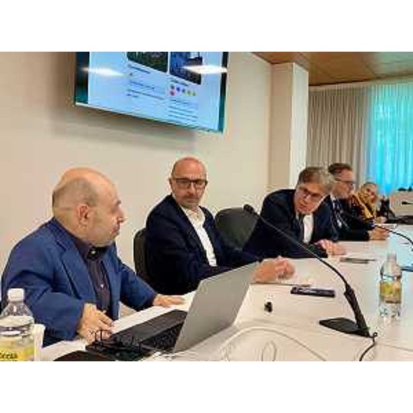 In primo piano William Del Negro, presidente dell'associazione "Io ci vado" e, a seguire, Massimo Ritella, direttore di Crédit Agricole FriulAdria e l'assessore regionale alle Attività produttive e turismo, Sergio Emidio Bini. - In primo piano William Del Negro, presidente dell'associazione "Io ci vado" e, a seguire, Massimo Ritella, direttore di Crédit Agricole FriulAdria e l'assessore regionale alle Attività produttive e turismo, Sergio Emidio Bini.