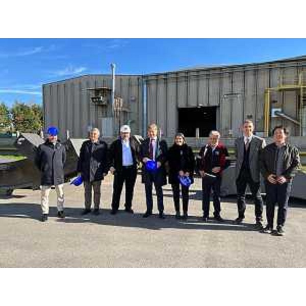 Lassessore regionale alle Attività produttive, Sergio Emidio Bini, con i vertici aziendali, i rappresentanti di Confindustria Udine, la delegazione internazionale e il vice ministro alle opere pubbliche del governo centrale del Cile, Juan Andrés Herrera. - Lassessore regionale alle Attività produttive, Sergio Emidio Bini, con i vertici aziendali, i rappresentanti di Confindustria Udine, la delegazione internazionale e il vice ministro alle opere pubbliche del governo centrale del Cile, Juan Andrés Herrera. 