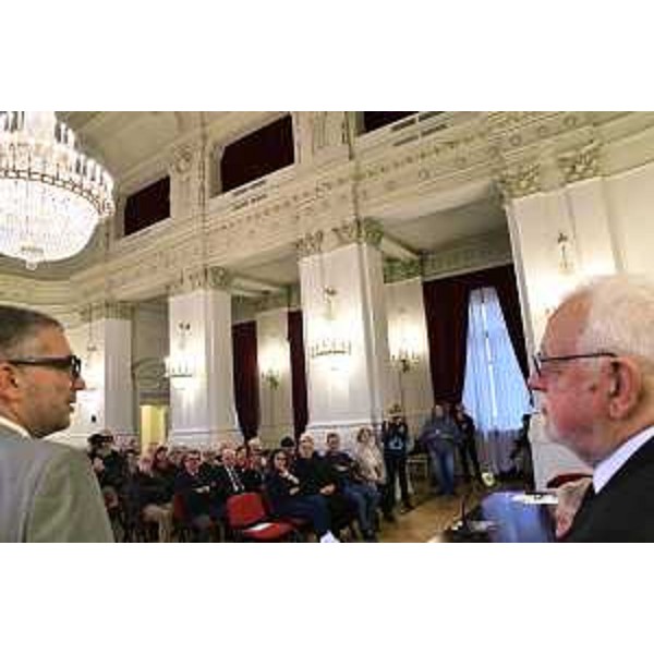 L'assessore regionale alle Autonomie locali Pierpaolo Roberti con il presidente dell'Università della Terza Età di Trieste Lino Schepis - L'assessore regionale alle Autonomie locali Pierpaolo Roberti con il presidente dell'Università della Terza Età di Trieste Lino Schepis