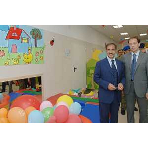 Ignazio La Russa (Ministro Difesa) e Luca Ciriani (Vicepresidente Regione FVG) all'inaugurazione del primo asilo nido aziendale realizzato in Italia all'interno di un insediamento militare, l'aeroporto Francesco Baracca sede del 5° Reggimento Aviazione Esercito Rigel di Casarsa della Delizia. (Casarsa della Delizia 08/07/08)