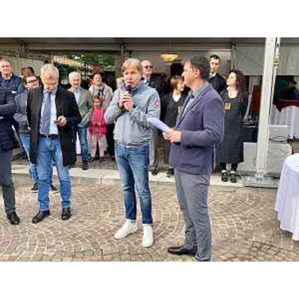 L'intervento dell'assessore regionale al Turismo Sergio Emidio Bini durante la festa dell'oca e del vino novello di Lavariano - L'intervento dell'assessore regionale al Turismo Sergio Emidio Bini durante la festa dell'oca e del vino novello di Lavariano
