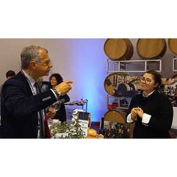 Piero Mauro Zanin durante la visita agli stand di "Oro di Ramandolo" - Piero Mauro Zanin durante la visita agli stand di "Oro di Ramandolo"