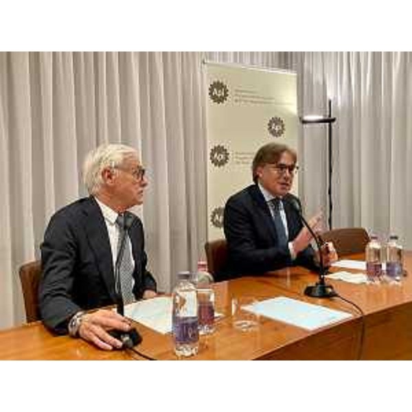 L'assessore regionale Sergio Emidio Bini e Massimo Paniccia, presidente Confapi - L'assessore regionale Sergio Emidio Bini e Massimo Paniccia, presidente Confapi