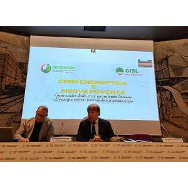 L'assessore regionale alle Attività produttive e Turismo, Sergio Emidio Bini, in apertura del convegno, organizzato da Cisl Fvg e Adiconsum Fvg su crisi eneregetica e nuove povertà. - L'assessore regionale alle Attività produttive e Turismo, Sergio Emidio Bini, in apertura del convegno, organizzato da Cisl Fvg e Adiconsum Fvg su crisi eneregetica e nuove povertà.