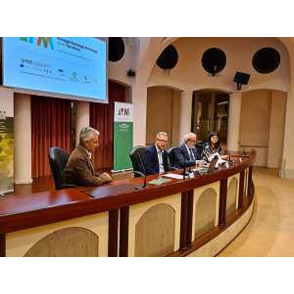 L'assessore Stefano Zannier a Pordenone alla presentazione del Festival delle Dolomiti "Assaggi Passasggi Messaggi di un territorio" - L'assessore Stefano Zannier a Pordenone alla presentazione del Festival delle Dolomiti "Assaggi Passasggi Messaggi di un territorio" 