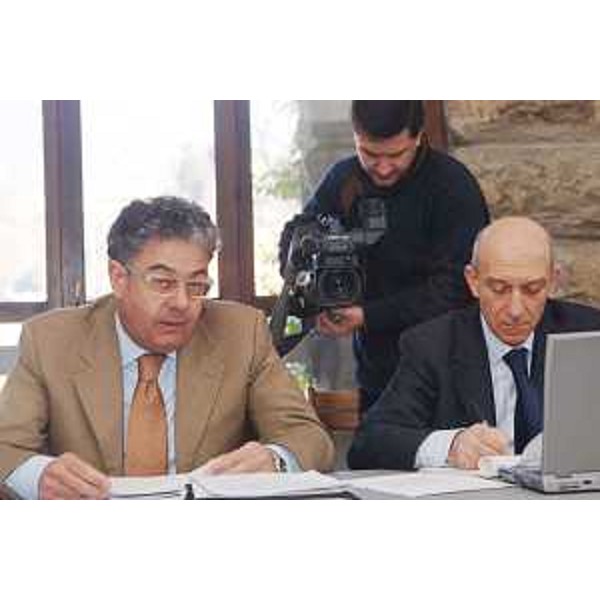 Roberto Antonaz (Assessore regionale Istruzione, Cultura, Sport e Pace) in conferenza stampa. (Tarcento 13/01/06)