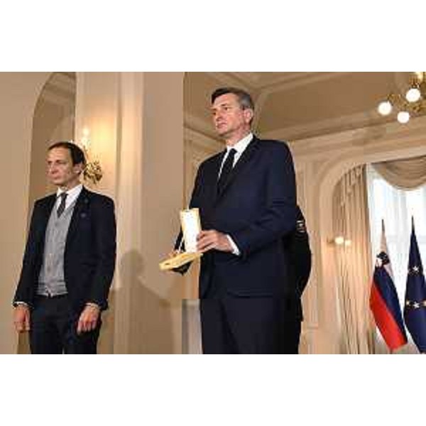 Il presidente della Repubblica di Slovenia Borut Pahor consegna l'Ordine d'Oro al Merito al governatore del Friuli Venezia Giulia Massimiliano Fedriga - Il presidente della Repubblica di Slovenia Borut Pahor consegna l'Ordine d'Oro al Merito al governatore del Friuli Venezia Giulia Massimiliano Fedriga
