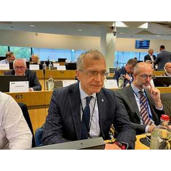 Il presidente del consiglio regionale, Piero Mauro Zanin, durante la riunione della commissione Cittadinanza, governance, affari istituzionali ed esterni (Civex). - Il presidente del consiglio regionale, Piero Mauro Zanin, durante la riunione della commissione Cittadinanza, governance, affari istituzionali ed esterni (Civex).