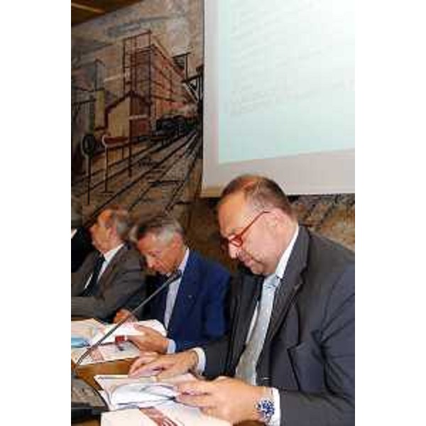Riccardo Illy (Presidente Regione Friuli Venezia Giulia) e Roberto Cosolini (Assessore regionale al lavoro, formazione, università e ricerca) al Consiglio di Amministrazione di Agemont (Amaro, 19/07/06)