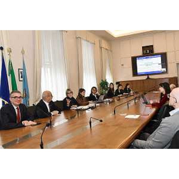 L'assessore regionale alle Finanze Barbara Zilli, in apertura del secondo dei quattro appuntamenti sul territorio per fare il punto sulla situazione del Pnrr con l'assessore regionale alle Autonomie locali, Pierpaolo Roberti. - L'assessore regionale alle Finanze Barbara Zilli, in apertura del secondo dei quattro appuntamenti sul territorio per fare il punto sulla situazione del Pnrr con l'assessore regionale alle Autonomie locali, Pierpaolo Roberti. 