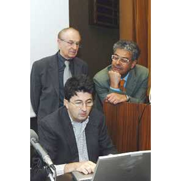 Roberto Antonaz (Assessore regionale Istruzione, Cultura, Sport e Pace) alla Conferenza regionale sull'amianto, a Villa Manin. (Villa Manin di Passariano 29/03/04)