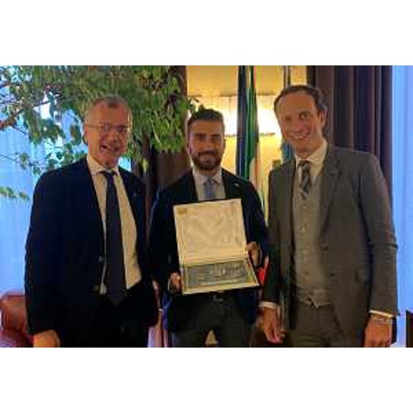 Da sinistra, il presiente del Cr Fvg, Piero Mauro Zanin, il presidente del Cr Liguria, Gianmarco Medusei, e il governatore Fvg, Massimiliano Fedriga - Da sinistra, il presiente del Cr Fvg, Piero Mauro Zanin, il presidente del Cr Liguria, Gianmarco Medusei, e il governatore Fvg, Massimiliano Fedriga