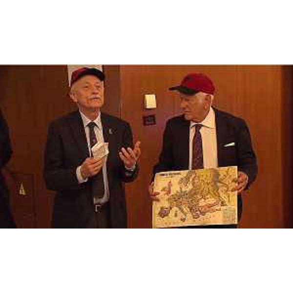 Il generale Langella mostra la carta con la Russia disegnata come una piovra - Il generale Langella mostra la carta con la Russia disegnata come una piovra