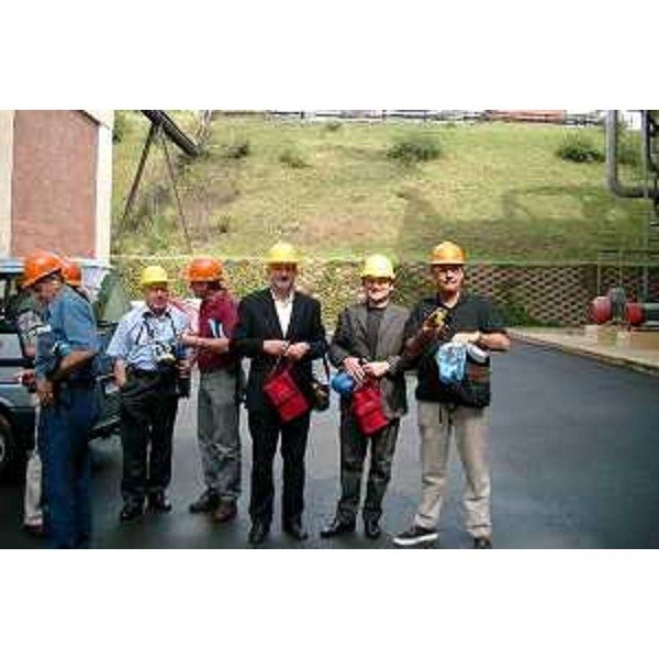 Roberto Antonaz (Assessore regionale Emigrazione) visita la Saiccor di Umkomaas in Sud Africa. (Umkomaas 24/03/04) 
