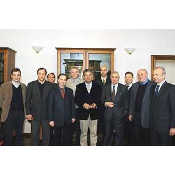 Roberto Antonaz (Assessore regionale Identità linguistiche) incontra i massimi rappresentanti della Comunita italiana in Slovenia (tra essi il Presidente dell'Unione italiana Maurizio Tremul, il Deputato Roberto Battelli e Silvano Sau) a Capodostria in Slovenia. (Capodistria 28/12/03)