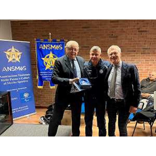 Il presidente del Cr Fvg, Piero Mauro Zanin, premiato da Claudio Bardini e Giuliano Clinori - Il presidente del Cr Fvg, Piero Mauro Zanin, premiato da Claudio Bardini e Giuliano Clinori