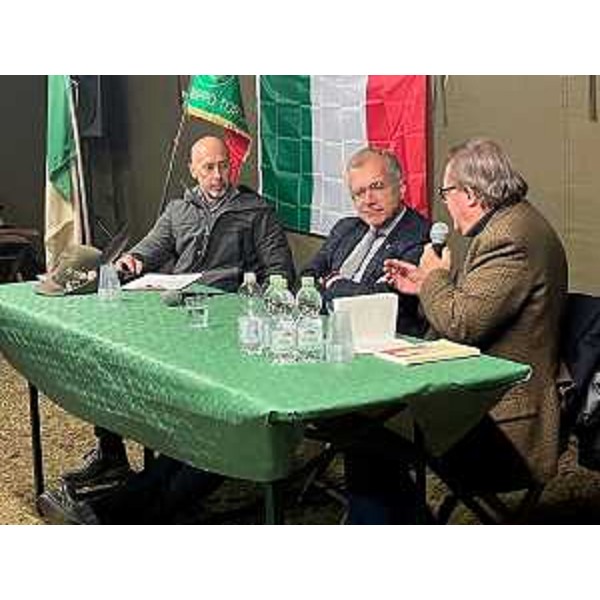 Il presidente del Cr Fvg, Piero Mauro Zanin, durante una fase della discussione a Torsa di Pocenia - Il presidente del Cr Fvg, Piero Mauro Zanin, durante una fase della discussione a Torsa di Pocenia