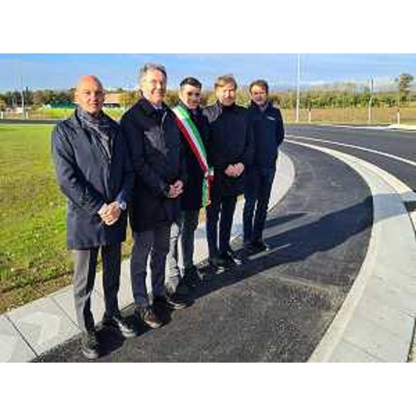 L'assessore Sergio Emidio Bini ha partecipato alla cerimonia di inaigurazione delle nuova rotonda sulla strada regionale 464 a Coseano (Udine) - L'assessore Sergio Emidio Bini ha partecipato alla cerimonia di inaigurazione delle nuova rotonda sulla strada regionale 464 a Coseano (Udine)