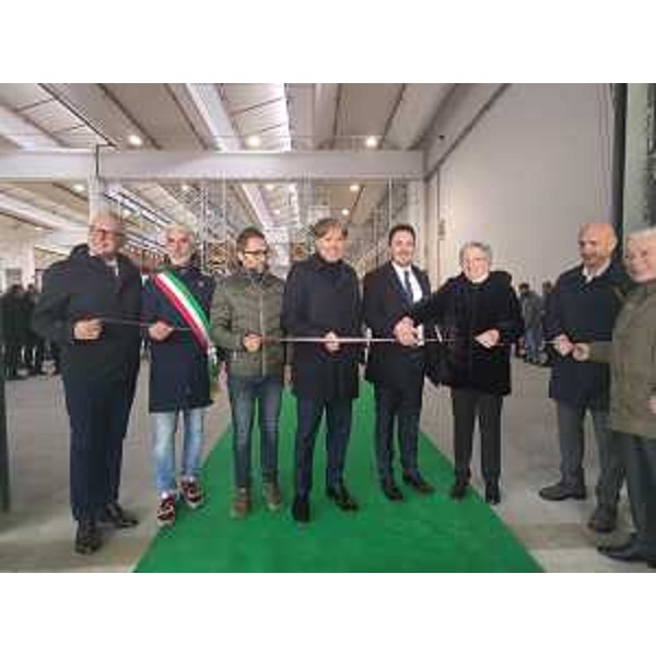 La cerimonia del taglio del nastro del nuovo polo logistico della Ceccarelli Group a Tolmezzo - La cerimonia del taglio del nastro del nuovo polo logistico della Ceccarelli Group a Tolmezzo