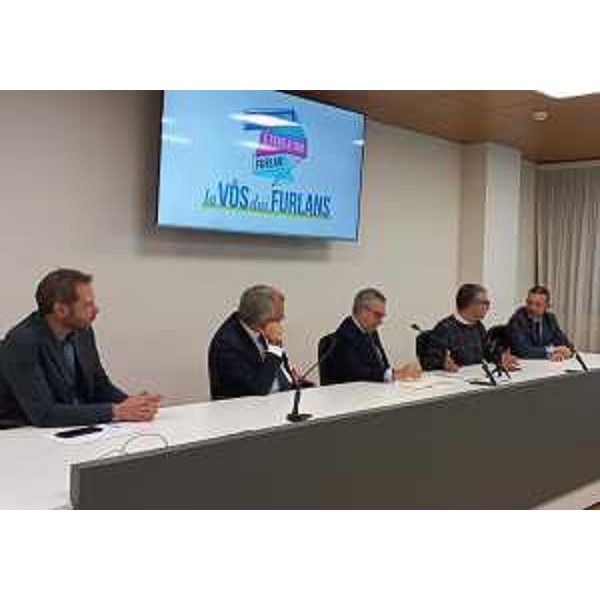 L'intervento dell'assessore regionale Pierpaolo Roberti (secondo da destra): al tavolo anche Eros Cisilino (primo da destra), Alfonso Di Leva, il presidente Zanin e Rossano Cattivello - L'intervento dell'assessore regionale Pierpaolo Roberti (secondo da destra): al tavolo anche Eros Cisilino (primo da destra), Alfonso Di Leva, il presidente Zanin e Rossano Cattivello