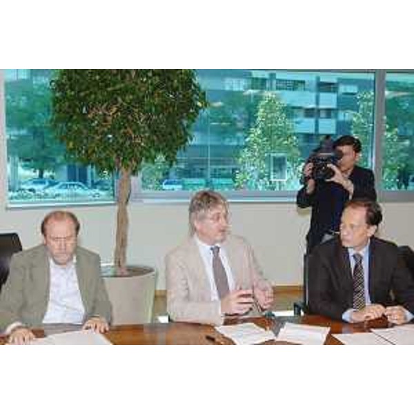 Loris Tramontin (Responsabile Azalea Promotion), Renzo Tondo (Presidente Friuli Venezia Giulia) e Luca Ciriani (Vicepresidente FVG e Assessore regionale Attività produttive) alla presentazione del calendario degli spettacoli estivi previsti in regione. (Udine 10/07/08) 