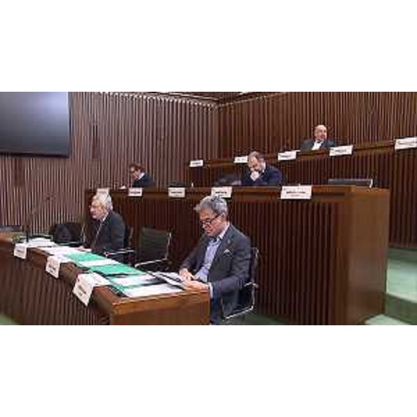 Dal basso, i consiglieri regionali Furio Honsell (Open Sinistra Fvg), Tiziano Centis (Cittadini), Enzo Marsilio, Diego Moretti e Roberto Cosolini (Pd) - Dal basso, i consiglieri regionali Furio Honsell (Open Sinistra Fvg), Tiziano Centis (Cittadini), Enzo Marsilio, Diego Moretti e Roberto Cosolini (Pd)