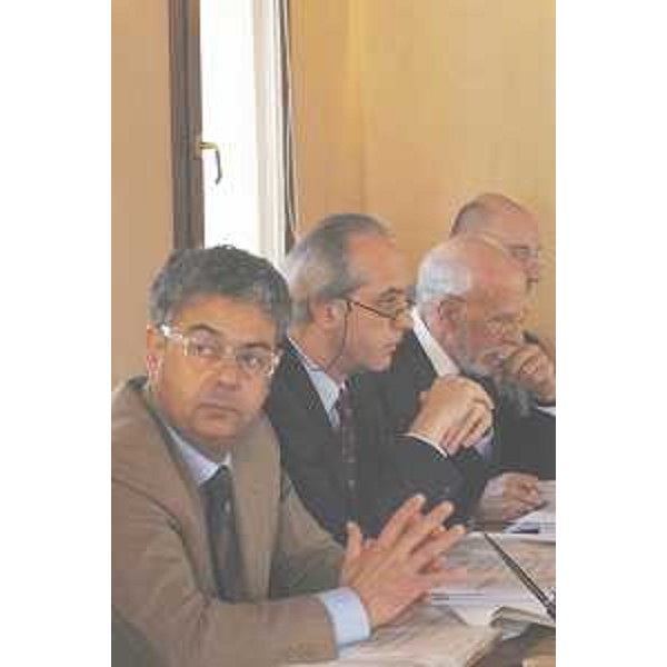 Roberto Antonaz (Assessore regionale Migranti), Gianni Pecol Cominotto (Assessore regionale Personale) e Augusto Antonucci (Assessore regionale Risorse economiche) nel corso della riunione di Giunta. (Trieste 05/03/04)