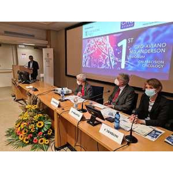 L'intervento dell'assessore Stefano Zannier al simpoosio internazionale al Cro di Aviano con i vertici dell'Istituto e la Fondazione Friuli - L'intervento dell'assessore Stefano Zannier al simpoosio internazionale al Cro di Aviano con i vertici dell'Istituto e la Fondazione Friuli