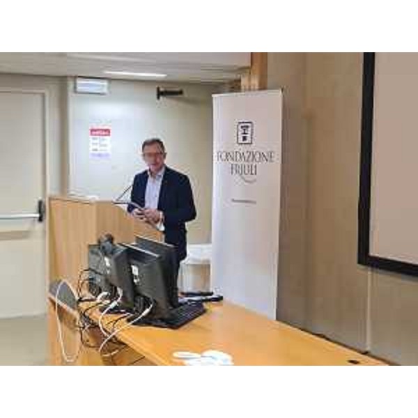 L'assessore Stefano Zannier durante il suo intervento al Simposio internazionale sull'Oncologia di precisione al Cro di Aviano - L'assessore Stefano Zannier durante il suo intervento al Simposio internazionale sull'Oncologia di precisione al Cro di Aviano