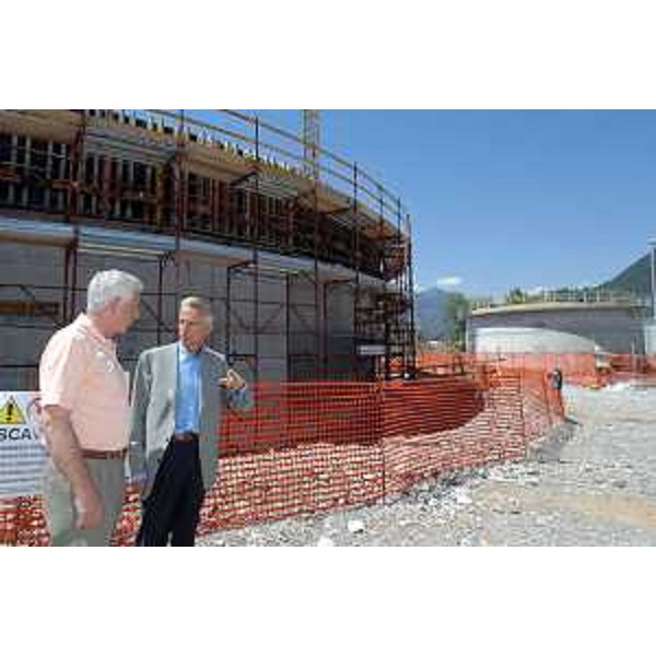 Riccardo Illy (Presidente Regione Friuli Venezia Giulia) e Mauro Saro (ex Direttore Cartiera Burgo) visitano cantiere per nuovo depuratore