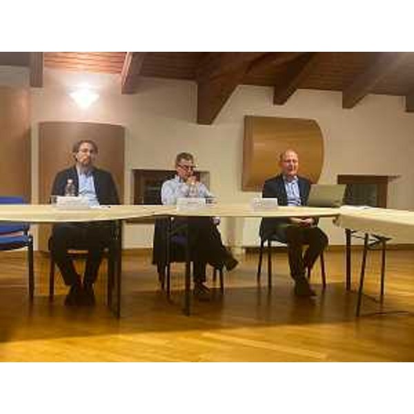 L'assessore Stefano Zannier all'incontro con la Comunità di montagna delle Prealpi friulane orientali a Clauzetto - L'assessore Stefano Zannier all'incontro con la Comunità di montagna delle Prealpi friulane orientali a Clauzetto