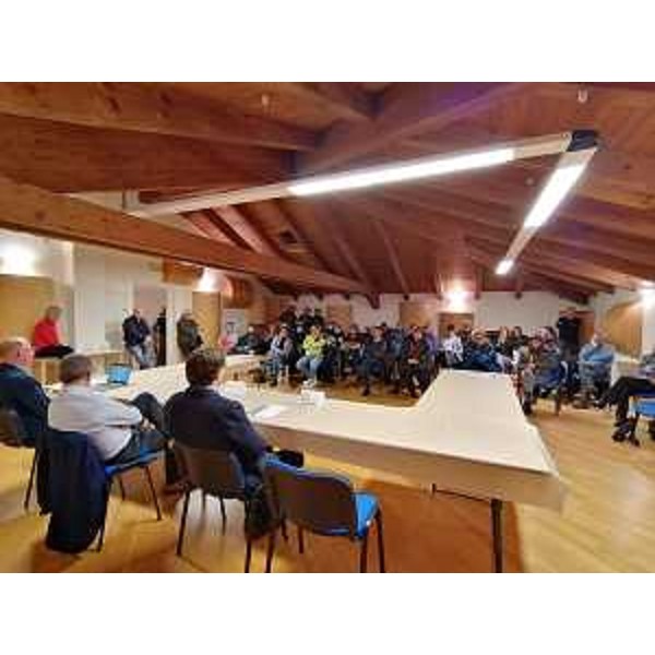 L'incontro dell'assessore Stefano Zannier con la Comunità di montagna a Clauzetto ha visto la partecipazione di residenti e operatori economici - L'incontro dell'assessore Stefano Zannier con la Comunità di montagna a Clauzetto ha visto la partecipazione di residenti e operatori economici