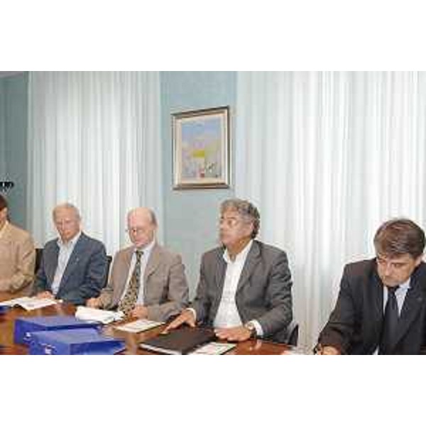 Roberto Antonaz (Assessore regionale Sport), Ugo Panetta (Dirigente scolastico FVG) ed Emilio Felluga (Presidente regionale CONI) alla presentazione delle finali nazionali dei Giochi sportivi studenteschi di Lignano Sabbiadoro. (Udine 17/09/07)