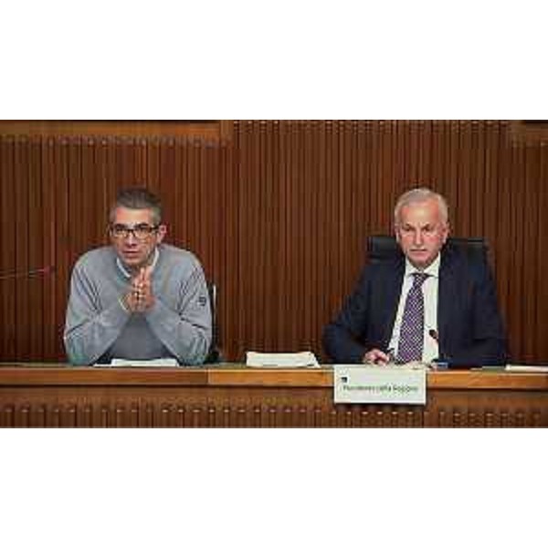 L'assessore Pierpaolo Roberti (a sinistra nella foto) accanto a Giuseppe Sibau (Prog Fvg/Ar), presidente della VI Commissione - L'assessore Pierpaolo Roberti (a sinistra nella foto) accanto a Giuseppe Sibau (Prog Fvg/Ar), presidente della VI Commissione