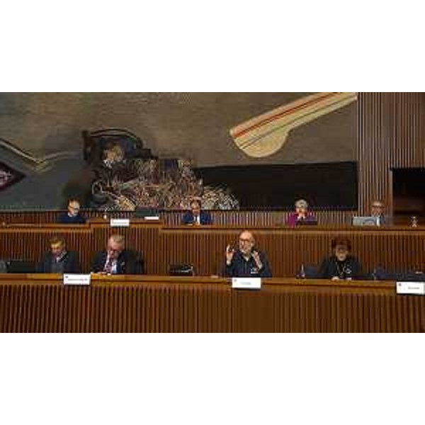 I banchi della presidenza di Commissione durante l'intervento del vicegovernatore Riccardo Riccardi - I banchi della presidenza di Commissione durante l'intervento del vicegovernatore Riccardo Riccardi