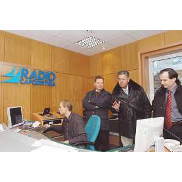 Roberto Antonaz (Assessore regionale Identità linguistiche) e Maurizio Tremul (Presidente Unione italiana) nella sede di Radio Capodistria, a Capodostria in Slovenia. (Capodistria 28/12/03)
