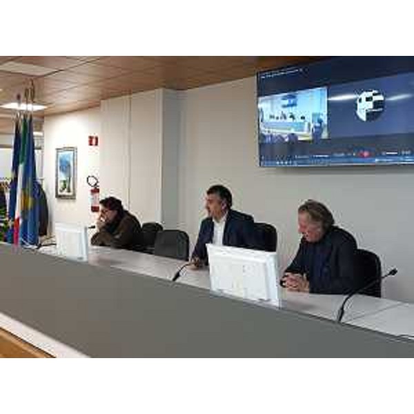 Un momento dell'incontro organizzato nella sede del Consiglio regionale a Udine: Leonardo Barberio (FdI) è al centro, al suo fianco l'assessore Fabio Scoccimarro (a destra) - Un momento dell'incontro organizzato nella sede del Consiglio regionale a Udine: Leonardo Barberio (FdI) è al centro, al suo fianco l'assessore Fabio Scoccimarro (a destra)