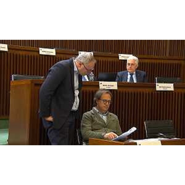 Mauro Bordin (Lega) con Mauro Di Bert (Prog Fvg/Ar); sullo sfondo Franco Mattiussi (FI) - Mauro Bordin (Lega) con Mauro Di Bert (Prog Fvg/Ar); sullo sfondo Franco Mattiussi (FI)