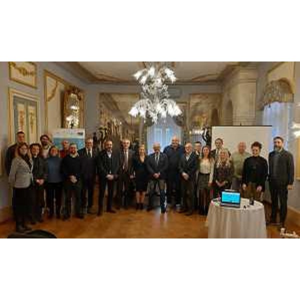 Foto di gruppo per i partecipanti al Leadership Academy Programme nel castello di Spessa - Foto di gruppo per i partecipanti al Leadership Academy Programme nel castello di Spessa