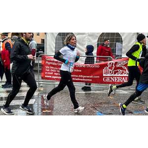 L'assessore regionale alle Finanze, Barbara Zilli, alla maratona podistica a staffetta ventiquattro per un'ora Telethon oggi a Udine. - L'assessore regionale alle Finanze, Barbara Zilli, alla maratona podistica a staffetta ventiquattro per un'ora Telethon oggi a Udine. 