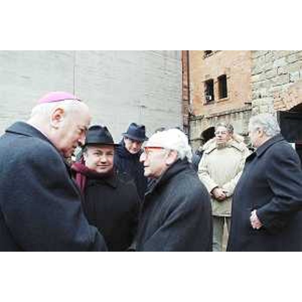 Mons. Eugenio Ravignani (Vescovo Trieste), Umberto Piperno (Rabbino Capo) e Roberto Antonaz (Assessore regionale Pace) alla celebrazione della "Giornata della Memoria" alla Risiera di San Sabba di Trieste. (Trieste 27/01/04)