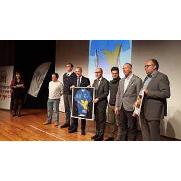 Il presidente del Consiglio regionale, Piero Mauro Zanin, alla premiazione dei ciclisi del Fvg - Il presidente del Consiglio regionale, Piero Mauro Zanin, alla premiazione dei ciclisi del Fvg