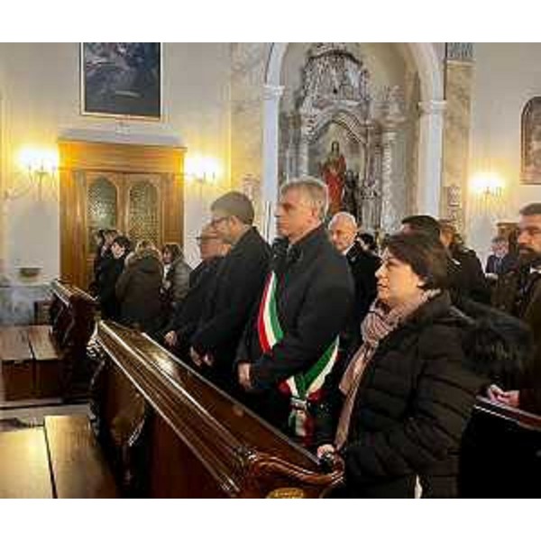 Lassessore regionale alla Sicurezza Pierpaolo Roberti (il secondo da sinistra) alla santa Messa celebrata in memoria dellispettore della Squadra mobile della Polizia di Stato Luigi Vitulli nella chiesa della Beata Vergine del Soccorso - Lassessore regionale alla Sicurezza Pierpaolo Roberti (il secondo da sinistra) alla santa Messa celebrata in memoria dellispettore della Squadra mobile della Polizia di Stato Luigi Vitulli nella chiesa della Beata Vergine del Soccorso